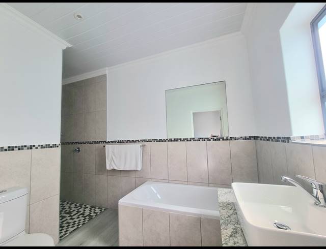 4 BEDROOM HOUSE FOR SALE IN DANA BAY